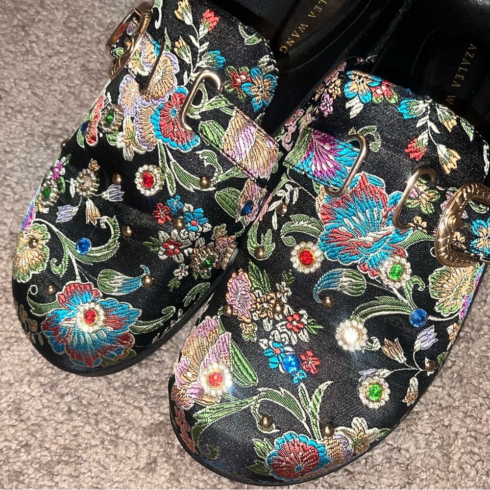 Floral Embroidered Loafers